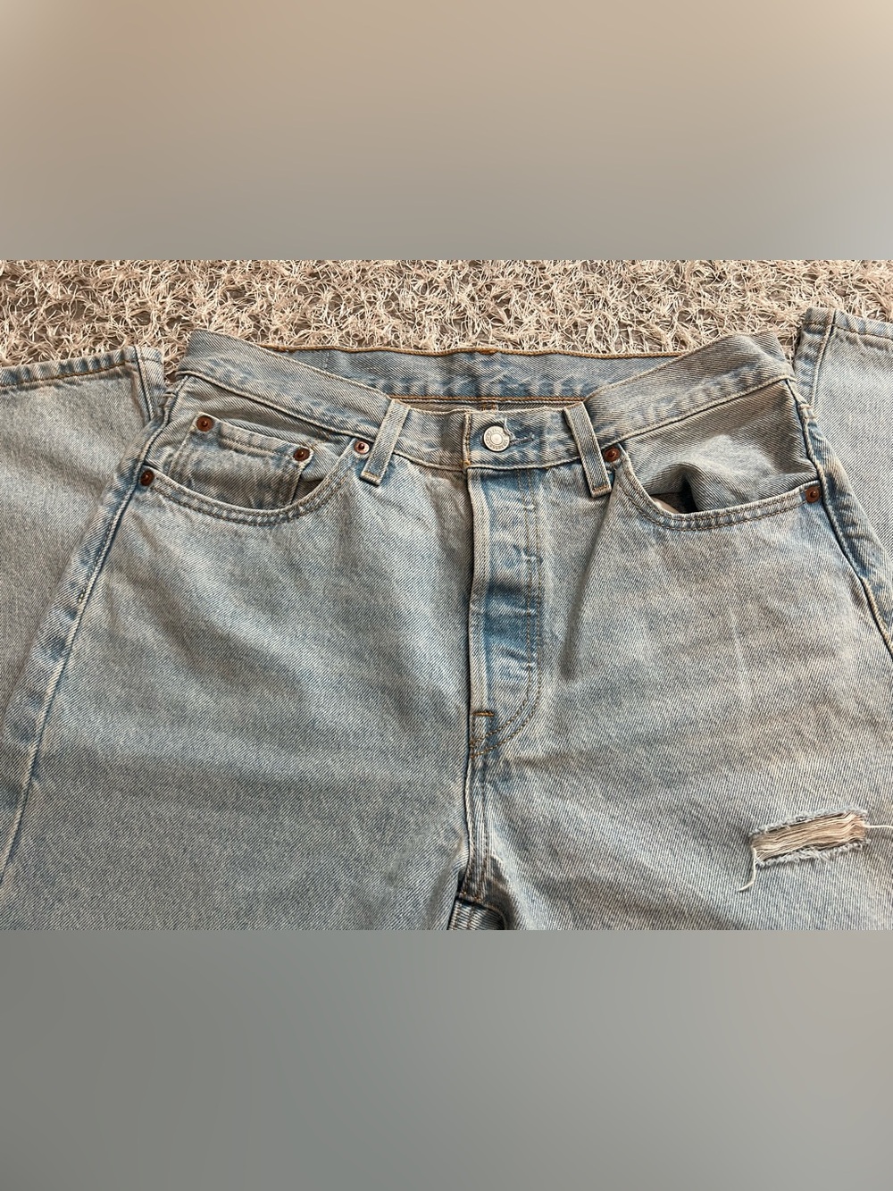 Women’s Levi’s 501 Light Wash Distressed Denim Jeans Waist 29” Length 30” - Picture 2 of 7